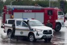 Астанада құтқарушылар су басқан көшелерден көліктерді эвакуациялап жатыр