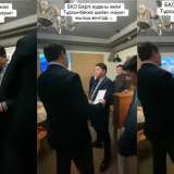 Танымал әзілкеш Тұрсынбке Қабатовқа шапан жауып, ат мінгізді (ВИДЕО)