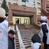 Тоқаев қаза тапқан әскери қызметшілердің аналар өтінішін Бас прокурорға жіберді