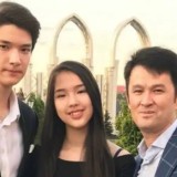 "Әлі күнге дейін кешіре алмаймын": Медеу Арынбаев қызы туралы айтып, жұртты жылатты