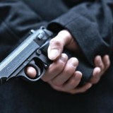 Пистолет ұстаған қаңғыбас алматылықтардың зәресін ұшырды