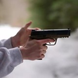 Балалары төбелесіп қалған екі әке мектеп ауласында бір-біріне оқ атты