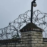 Қарағандыда түрмеде отырған ер адам тұрғындарды алдап келген