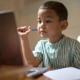 200 мыңға жуық оқушы онлайн оқуға көшті