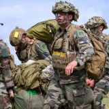 Франция ерікті әскери қызмет енгізбек