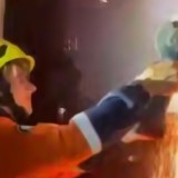 Көкшетауда құтқарушылар пәтерде қалған екі баланы аман алып шықты