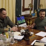 Зеленский өзінің "әріптесін" жұмысынан қуып, артынша соғыс майданына аттандырды