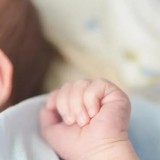 Жаңа туған нәрестемен Қазақстаннан кетпек болған Қытай азаматтары ұсталды