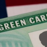 АҚШ грин-карта беруді тоқтатты