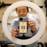 Өлуге де рұқсат жоқ. Қытай блогерлері әбден болдырса да эфирге шығуға мәжбүр