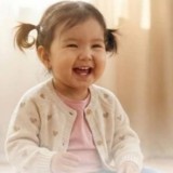 Бір жасар қыз Ұлыбританиядан Қазақстандағы отбасына қайтарылды