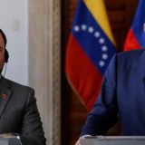 AP: Ресей Венесуэладан дипломаттардың отбасыларын эвакуациялай бастады