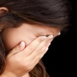 Ақтауда жасөспірімдер оқушының қолын тіліп, жазу жазған