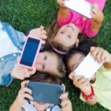 Францияда балаларға әлеуметтік желілерге тыйым салу қарастырылып жатыр