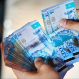 Қолма-қол ақшаға тыйым салады: Қандай тауарлар мен қызметтер енді картамен төленеді?