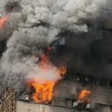 БАҚ: Иранда ереуілшілер Ислам революциясы сақшылар корпусының ғимаратын өртеді