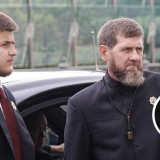 "Дайындал, актер": Рамзан Қадыровтың 18 жастағы баласы Зеленскийді Шешенстанға алып келетінін айтты