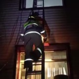 Ақмола облысында құтқарушылар балаларды пәтерден аман алып шықты