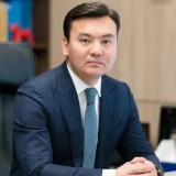 Рауан Кенжеханұлы: Заң қазақ тілінде жазылуы керек