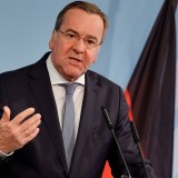 Германияның қорғаныс министрі: Трамп НАТО сарбаздары туралы айтқаны үшін кешірім сұрасын