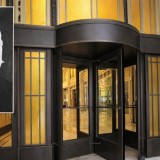 Әйелдерге есік ашып беруге арланған еркектің қырсық мінезі адамзатқа пайдасын тигізді