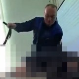 Көп шулап, тыңдамаған 7-сынып оқушысын мұғалімі қолын байлап, белдікпен ұрған (ВИДЕО)