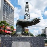 Трамп: Үндістан Иранның орнына Венесуэладан мұнай сатып алады