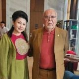 "Көзіме жас келеді мөлтілдеген": Асанәлі Әшімовтің жары жоқтау айтып, елді жылатты (ФОТО)