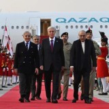 Мемлекет басшысын Пәкістан Президенті Асиф Али Зардари қарсы алды