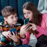 Балалар үшін әлеуметтік желіде шектеу қойылмақ – министрлік мерзімін айтты