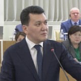 Жаңа Конституцияны 30 жыл бұрынғыдай шағын топ емес, 130 адам дайындап жатыр – Ерлан Қарин