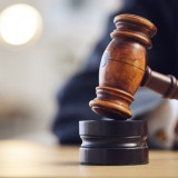 Марқұм күйеуінің көңілдесі болғанын біліп қойған әйелі 3 миллион долларға қарық болды