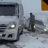 Самара – Шымкент трассасында жолаушылар мінген көлік қар құрсауында қалды