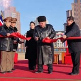 Ким Чен Ын Украинада қаза тапқан сарбаздардың отбасына пәтер үлестірді