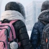 Күн райына байланысты бірнеше өңірде оқушылар онлайн оқиды