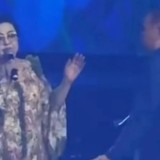 «10 келі тастасаң...»: Мақпал Жүнісова концертте Асқар Құлыбаевқа жауап берді