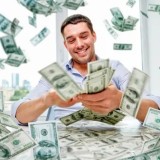 Ер адам енесінің арқасында лотереядан жеңіске жетіп, бір күннің ішінде миллионер атанды