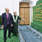 Тоқаев Қожа Ахмет Ясауи кесенесіне зиярат етті