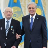 Тоқаев Ерванд Ильинскийге «Қазақстанның Еңбек Ері» атағын тапсырды