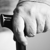 Алматыда алаяқтарға 4 млн теңге аударған зейнеткер қайтыс болды