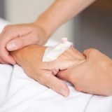 82 жастағы қария күйеу баласына өзінің бүйрегін беріп, ажалдан арашалап қалды (ФОТО)