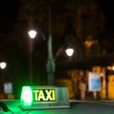 Атырауда такси жүргізушісі жолаушыны пышақтап кетті