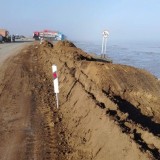 Бөгет бұзылды: Астана–Қорғалжың жолында тасқынмен күрес жұмысы жүргізілуде