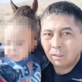 “Келе ғой, айналайын”: Абай облысында атты полицей адасып кеткен 3 жасар баланы құтқарды