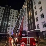 Астанада көпқатты үйден өрт шығып тұрғындар қауіпсіз жерге шығарылды