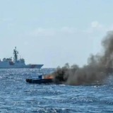 АҚШ Тынық мұхитында кемеге соққы жасап, екі адамды жойғанын мәлімдеді