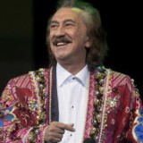 Тоқаев «Ялла» ансамблінің көркемдік жетекшісі Фаррух Закировті құттықтады