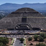 Мексикада қарулы адам туристерге оқ атып бір адам қаза тапты