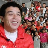 Мектеп мұғалімі бір өзі 276 баланы асырап алып, ел күтпеген қадамға барды