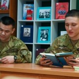 Сарбаздарға жаңа талап қойылды: енді бір жылда кемі 5 кітап оқуы тиіс